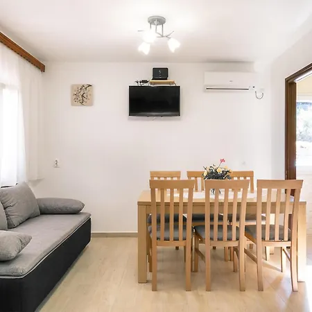 Luxurious Home In Prizba With Wifi