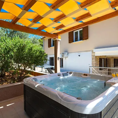 Luxurious Home In Prizba With Wifi Prizba